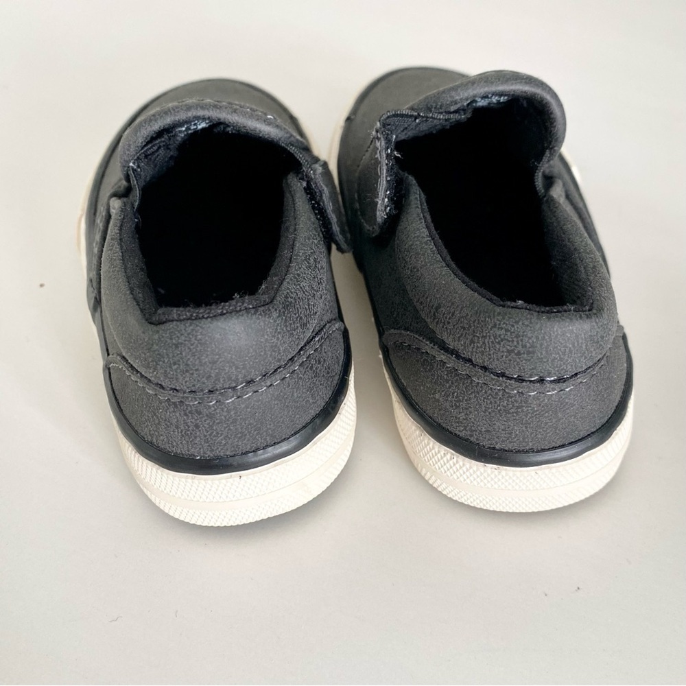 The Children’s Place Grey Leather Slip On Sneakers Size 5 Toddler - Picture 3 of 5